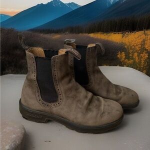 Women’s Blundstone high top rustic brown boot; AU size 7 US size 9